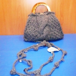 014 Bag + ethnic necklace