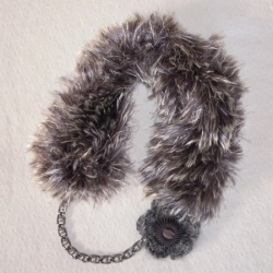 031 Collar in fur yarn