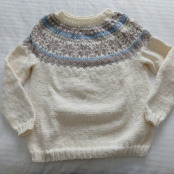075 Scandinavian style sweater